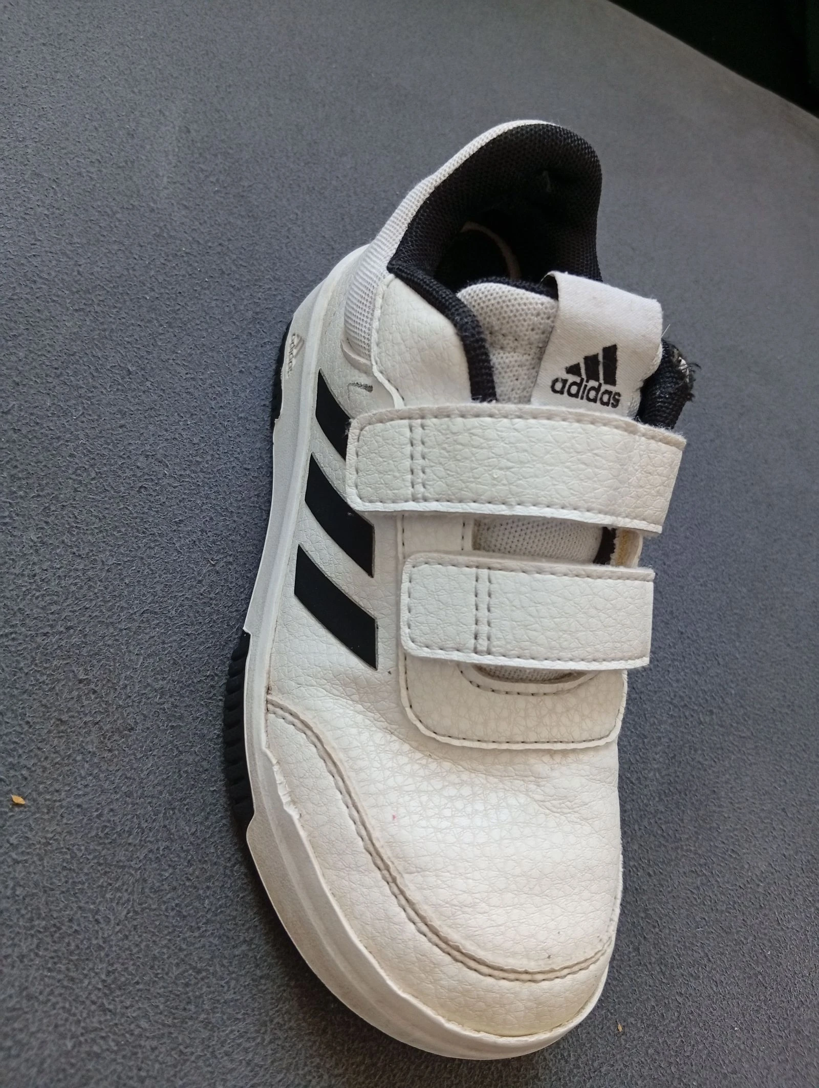 Tênis Adidas infantil brancos e pretos - Tamanho 29 - Com velcro – photo 2